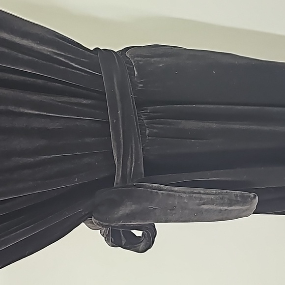 Express Black Velvet Open Back Jumpsuit w Rusched Shoulders Pockets Whimsigoth - Picture 4 of 16